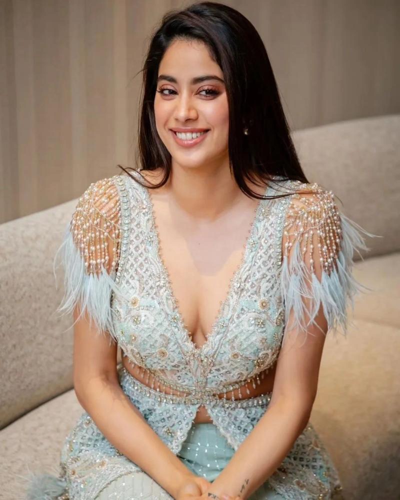 janhvi-kapoor-hot-photos
